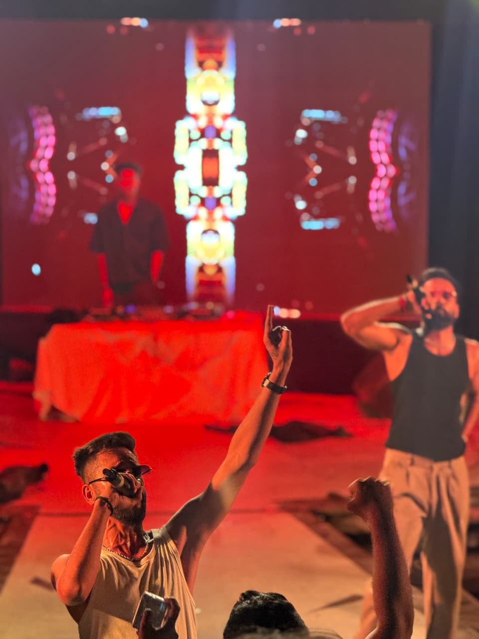 Paro live on stage